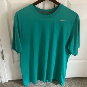 Men’s Nike Dri Fit Green Short Sleeve Shirt Size XL